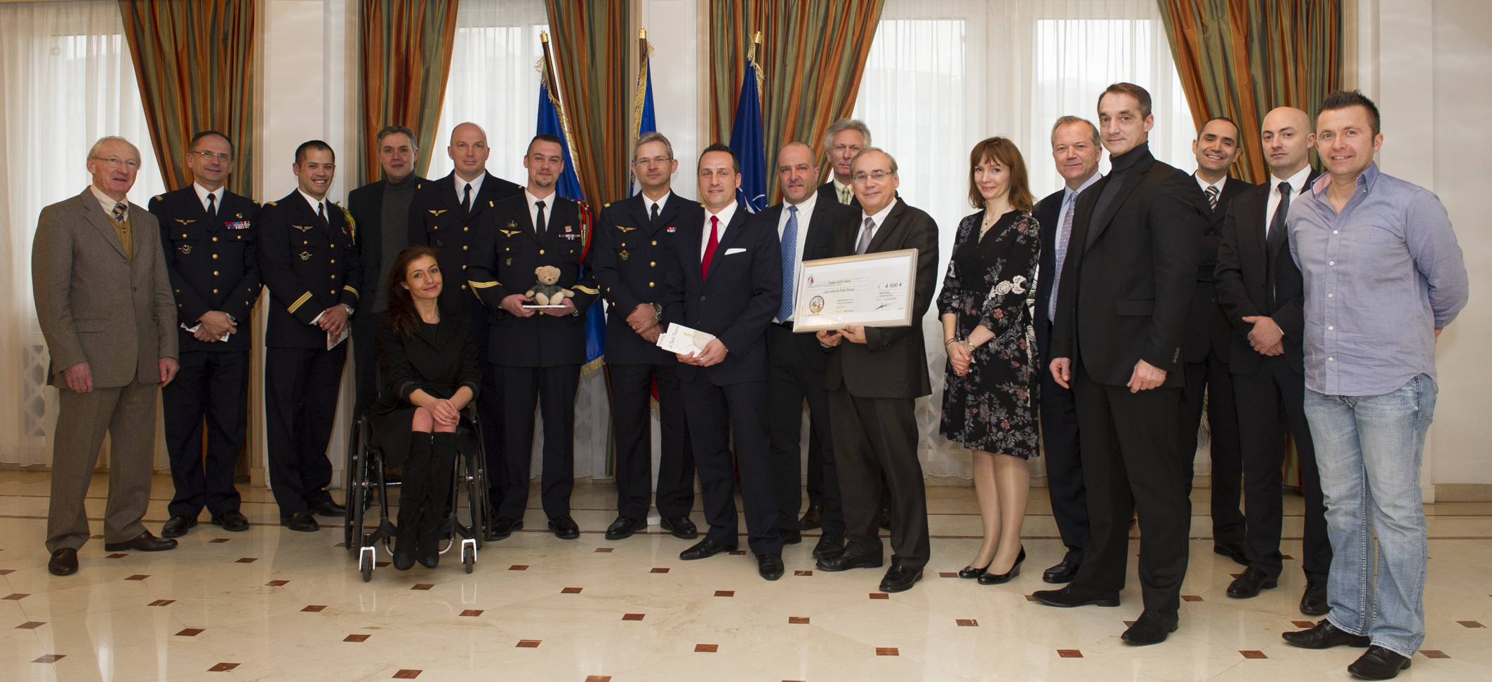 Presentation of a donation from the pilots of the French Air Force